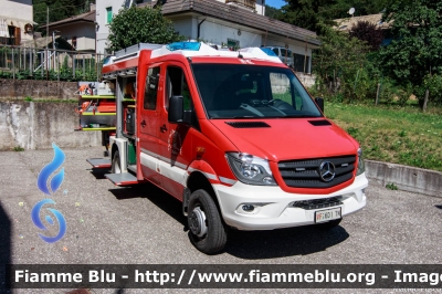 Mercedes-Benz Sprinter 4x4 III serie restyle
Vigili del Fuoco
Unione Distrettuale di Fiemme
Corpo Volontario di Molina di Fiemme (TN)
Allestimento Kofler Fahrzeugbau
VF 6D1 TN
Parole chiave: Mercedes-Benz Sprinter_4x4_IIIserie_restyle VF6D1TN