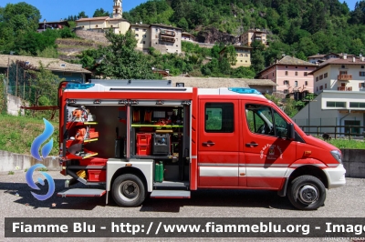 Mercedes-Benz Sprinter 4x4 III serie restyle
Vigili del Fuoco
Unione Distrettuale di Fiemme
Corpo Volontario di Molina di Fiemme (TN)
Allestimento Kofler Fahrzeugbau
VF 6D1 TN
Parole chiave: Mercedes-Benz Sprinter_4x4_IIIserie_restyle VF6D1TN