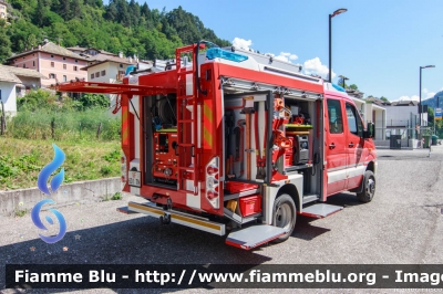 Mercedes-Benz Sprinter 4x4 III serie restyle
Vigili del Fuoco
Unione Distrettuale di Fiemme
Corpo Volontario di Molina di Fiemme (TN)
Allestimento Kofler Fahrzeugbau
VF 6D1 TN
Parole chiave: Mercedes-Benz Sprinter_4x4_IIIserie_restyle VF6D1TN