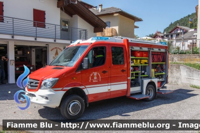 Mercedes-Benz Sprinter 4x4 III serie restyle
Vigili del Fuoco
Unione Distrettuale di Fiemme
Corpo Volontario di Molina di Fiemme (TN)
Allestimento Kofler Fahrzeugbau
VF 6D1 TN
Parole chiave: Mercedes-Benz Sprinter_4x4_IIIserie_restyle VF6D1TN