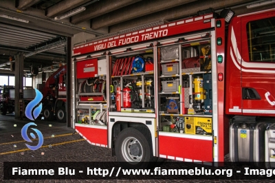 Scania P400 4x4 I serie
Vigili del Fuoco
Corpo Permanente di Trento
AutoPompaSerbatoio allestimento Gimaex con sistema One Seven
VF 6E8 TN
Parole chiave: Scania P400_4x4_Iserie VF6E8TN