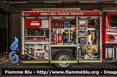 Scania P400 4x4 I serie
Vigili del Fuoco
Corpo Permanente di Trento
AutoPompaSerbatoio allestimento Gimaex con sistema One Seven
VF 6E8 TN
Parole chiave: Scania P400_4x4_Iserie VF6E8TN