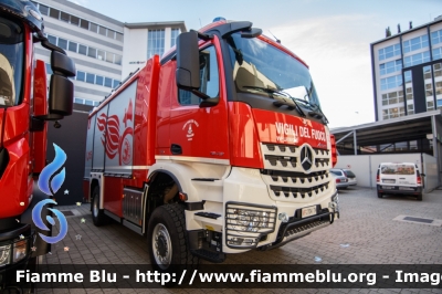 Mercedes-Benz Arocs 1843 4x4
Vigili del Fuoco
Distretto di Trento
Corpo Volontario di Lavarone
Allestimento Kofler
VF 7D4 TN
Parole chiave: Mercedes-Benz Arocs_1843_4x4 VF7D4TN Civil_Protect_2018