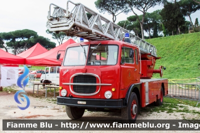 Fiat 643N
Vigili del Fuoco
AutoScala allestimento Macchi-Magirus
Mezzo Storico
VF 8713
Parole chiave: Fiat 643N VF8713