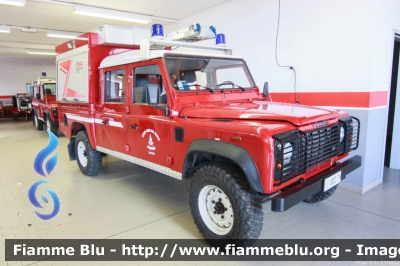 Land Rover Defender 130
Vigili del Fuoco
Distretto di Fiemme
Corpo Volontario di Carano (TN)
allestimento Kolfer-Fahrzeughbau
VF 8D2 TN
Parole chiave: Land_Rover Defender_130