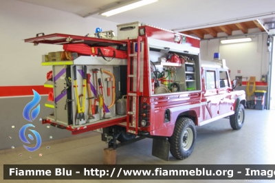 Land Rover Defender 130
Vigili del Fuoco
Distretto di Fiemme
Corpo Volontario di Carano (TN)
allestimento Kolfer-Fahrzeughbau
VF 8D2 TN
Parole chiave: Land_Rover Defender_130