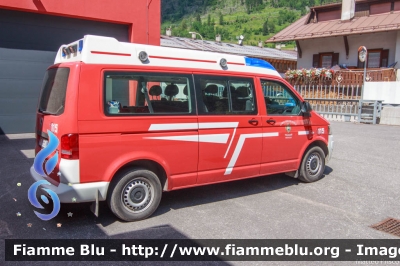 Volkswagen Transporter T5 restyle
Vigili del Fuoco
Unione Distrettuale di Fiemme
Corpo Volontario di Predazzo (TN)
allestimento Rosenbauer
VF 9H8 TN
Parole chiave: Volkswagen Transporter_T5_restyle VF9H8TN