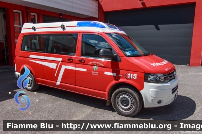 Volkswagen Transporter T5 restyle
Vigili del Fuoco
Unione Distrettuale di Fiemme
Corpo Volontario di Predazzo (TN)
allestimento Rosenbauer
VF 9H8 TN
Parole chiave: Volkswagen Transporter_T5_restyle VF9H8TN