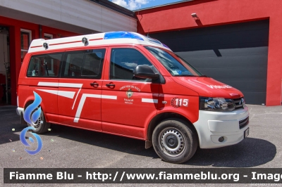 Volkswagen Transporter T5 restyle
Vigili del Fuoco
Unione Distrettuale di Fiemme
Corpo Volontario di Predazzo (TN)
allestimento Rosenbauer
VF 9H8 TN
Parole chiave: Volkswagen Transporter_T5_restyle VF9H8TN