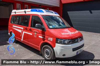 Volkswagen Transporter T5 restyle
Vigili del Fuoco
Unione Distrettuale di Fiemme
Corpo Volontario di Predazzo (TN)
allestimento Rosenbauer
VF 9H8 TN
Parole chiave: Volkswagen Transporter_T5_restyle VF9H8TN