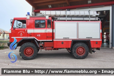 Iveco PC 80-17
Vigili del Fuoco
Distretto di Trento
Corpo Volontario di Cembra (TN)
allestimento BAI
VF A66 TN
Parole chiave: Iveco PC 80-17 VFA66TN