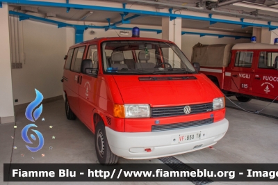 Volkswagen Transporter T4
Vigili del Fuoco
Distretto della Val Di Sole
Corpo Volontario di Malè (TN)
VF B50 TN
Parole chiave: Volkswagen Transporter_T4 VFB50TN