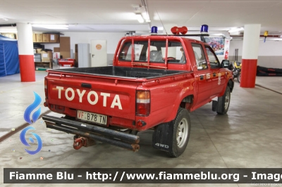 Toyota Hilux II serie
Vigili del Fuoco
Distretto di Fiemme
Corpo Volontario di Moena (TN)
VF B78 TN
Parole chiave: Toyota Hilux_IIserie VFB78TN