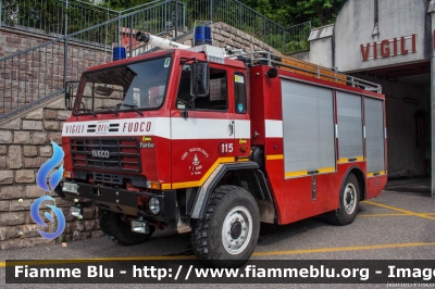 Iveco PC80-17
Vigili del Fuoco
Unione Distrettuale di Trento
Corpo Volontario di Segonzano (TN)
allestito Fulmix
VF C67 TN
Parole chiave: Iveco PC80-17 VFC67TN