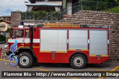 Iveco PC80-17
Vigili del Fuoco
Unione Distrettuale di Trento
Corpo Volontario di Segonzano (TN)
allestito Fulmix
VF C67 TN
Parole chiave: Iveco PC80-17 VFC67TN