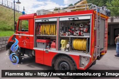 Mercedes-Benz Unimog U100L
Vigili del Fuoco
Distretto della Val Di Sole
Corpo Volontario di Commezzadura (TN)
allestimento Fulmix
VF F07 TN
Parole chiave: Mercedes-Benz Unimog_U100L VFF07TN