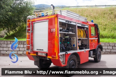 Mercedes-Benz Unimog U100L
Vigili del Fuoco
Distretto della Val Di Sole
Corpo Volontario di Commezzadura (TN)
allestimento Fulmix
VF F07 TN
Parole chiave: Mercedes-Benz Unimog_U100L VFF07TN