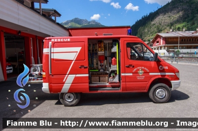 Mercedes Benz Sprinter 4x4 I serie
Vigili del Fuoco
Unione Distrettuale di Fiemme
Corpo Volontario di Predazzo (TN)
allestimento Bai-Tecnica
VF F77 TN
Parole chiave: Mercedes_Benz Sprinter_4x4_Iserie VFF77TN