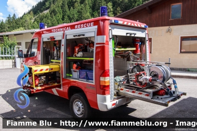 Mercedes Benz Sprinter 4x4 I serie
Vigili del Fuoco
Unione Distrettuale di Fiemme
Corpo Volontario di Predazzo (TN)
allestimento Bai-Tecnica
VF F77 TN
Parole chiave: Mercedes_Benz Sprinter_4x4_Iserie VFF77TN