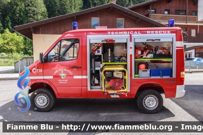 Mercedes Benz Sprinter 4x4 I serie
Vigili del Fuoco
Unione Distrettuale di Fiemme
Corpo Volontario di Predazzo (TN)
allestimento Bai-Tecnica
VF F77 TN
Parole chiave: Mercedes_Benz Sprinter_4x4_Iserie VFF77TN