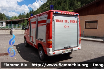 Mercedes Benz Sprinter 4x4 I serie
Vigili del Fuoco
Unione Distrettuale di Fiemme
Corpo Volontario di Predazzo (TN)
allestimento Bai-Tecnica
VF F77 TN
Parole chiave: Mercedes_Benz Sprinter_4x4_Iserie VFF77TN