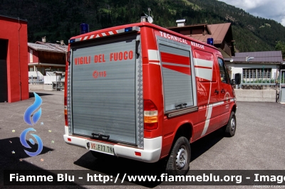 Mercedes Benz Sprinter 4x4 I serie
Vigili del Fuoco
Unione Distrettuale di Fiemme
Corpo Volontario di Predazzo (TN)
allestimento Bai-Tecnica
VF F77 TN
Parole chiave: Mercedes_Benz Sprinter_4x4_Iserie VFF77TN