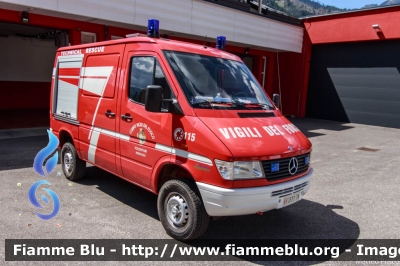 Mercedes Benz Sprinter 4x4 I serie
Vigili del Fuoco
Unione Distrettuale di Fiemme
Corpo Volontario di Predazzo (TN)
allestimento Bai-Tecnica
VF F77 TN
Parole chiave: Mercedes_Benz Sprinter_4x4_Iserie VFF77TN