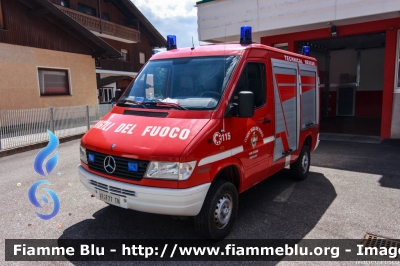 Mercedes Benz Sprinter 4x4 I serie
Vigili del Fuoco
Unione Distrettuale di Fiemme
Corpo Volontario di Predazzo (TN)
allestimento Bai-Tecnica
VF F77 TN
Parole chiave: Mercedes_Benz Sprinter_4x4_Iserie VFF77TN