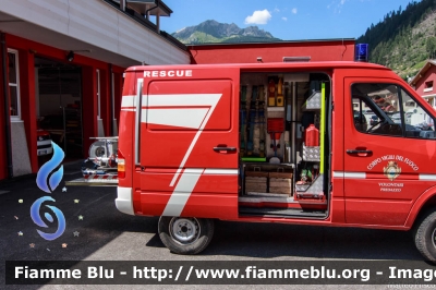 Mercedes Benz Sprinter 4x4 I serie
Vigili del Fuoco
Unione Distrettuale di Fiemme
Corpo Volontario di Predazzo (TN)
allestimento Bai-Tecnica
VF F77 TN
Parole chiave: Mercedes_Benz Sprinter_4x4_Iserie VFF77TN