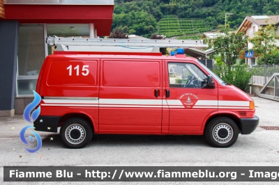 Volkswagen Transporter T4
Vigili del Fuoco
Distretto di Trento
Corpo Volontario di Cembra (TN)
VF F84 TN
Parole chiave: Volkswagen Transporter_T4 VFF84TN