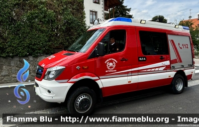 Merceds-Benz Sprinter III serie Restyle
Vigili del Fuoco
Unione Distrettuale Alta Pusteria
Corpo Volontario di Valdaora di Mezzo (BZ)
Bezirksverband Oberpustertal
Freiwillige Fuerwehr Mitterolang
Allestito Rosenbauer - Brandus
VF FW 3BK
Parole chiave: Merceds-Benz Sprinter_IIIserie_Restyle VFFW3BK