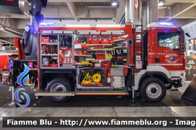 Man TGM 13.290 4x4 III serie
Vigili del Fuoco
Unione Distrettuale Bolzano - Bezirksverband Bozen
Corpo Volontario di San Michele Appiano
- Freiwillige Feuerwehr Saint Michael Eppan (BZ)
Allestimento Kofler con gru Effer
VF FW 3CS
Parole chiave: Man TGM_13.290_4x4_IIIserie VFFW3CZ Civil_Protect-2018