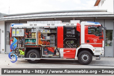 Man TGM 16.340 4x4 III serie
Vigili del Fuoco
Unione Distrettuale Bassa Val Pusteria
Corpo Volontario di Stegona (BZ)
Freiwillige Feuerwehr Stegen
Allestimento Rosenbauer
VF FW 3CZ
Parole chiave: Man TGM_16.340_4x4_IIIserie VFFW3CZ