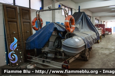 Carrello
Vigili del Fuoco
Comando Provinciale di L'Aquila
VF r2390
Parole chiave: Carrello Santa_BArbara_2017 VFR2390