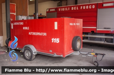 Carrello 
Vigili del Fuoco
Comando Provinciale di Viterbo
Carrello laboratorio Autoprotettori
 VF R 2498
Parole chiave: VFR2498