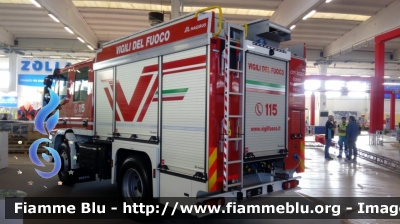 Iveco EuroCargo 120E25 IV serie - NewCity 2020
Vigili del Fuoco
AutoPompaSerbatoio allestimento Magirus
Mezzo celebrativo 80° anno di fondazione del Corpo Nazionale
In esposizione al Reas 2019
Parole chiave: Iveco EuroCargo_120E25_IVserie_NewCity_2020 Reas_2019