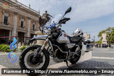 Moto Guzzi V85 TT
Polizia Roma Capitale
Nucleo GPIT
Parole chiave: Moto_Guzzi V85_TT