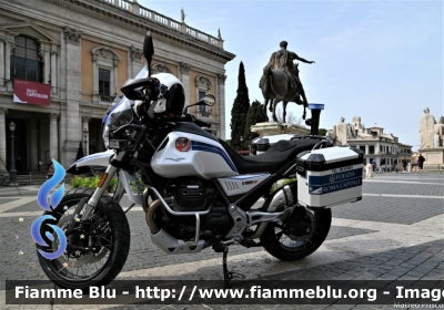 Moto Guzzi V85 TT
Polizia Roma Capitale
Nucleo GPIT
Parole chiave: Moto_Guzzi V85_TT