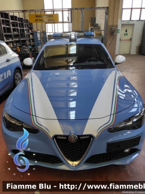 Alfa Romeo Nuova Giulia
Polizia di Stato
Squadra Volante
Parole chiave: Alfa_Romeo Nuova_Giulia