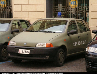 Fiat Punto I serie
Carabinieri
EI 828 DN
Parole chiave: fiat punto_Iserie ei828dn