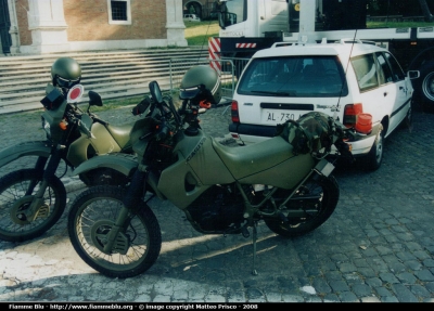 Cagiva T4 350
Esercito Italiano
Parole chiave: cagiva t4_350