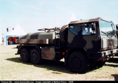 Astra SM66.40
Esercito Italiano
Autocisterna
in presentazione all'Iveco ancora sprovvisto di targa
Parole chiave: Astra SM66.40