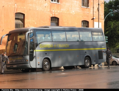 Irisbus Orlandi Domino 2001 HDH
Guardia di Finanza
GdiF 384 BA
Parole chiave: irisbus_orlandi domino_2001hdh gdif384ba