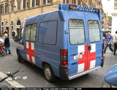 Fiat ducato II serie
Polizia di Stato
vers. con fascia bianca dritta e scritta anteriore grande
Parole chiave: fiat ducato_IIserie E6290 festa_della_polizia_2008