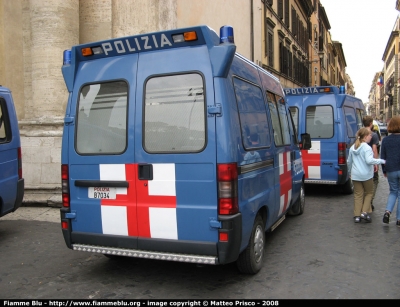 Fiat Ducato II serie
Polizia di Stato
vers. fascia laterale inclinata e scritta anteriore piccola
Parole chiave: fiat ducato_IIserie B7034 festa_della_polizia_2008