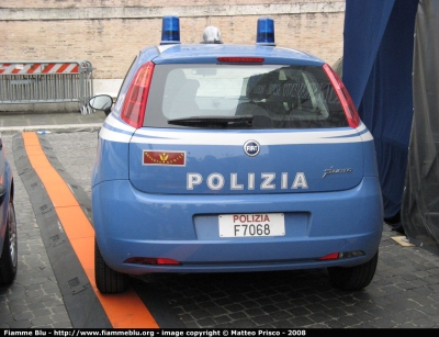 Fiat Grande Punto
Polizia di Stato
Reparto Mobile Roma
Polizia F7068
Parole chiave: fiat grande_punto F7068 festa_della_polizia_2008