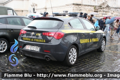 Alfa-Romeo Nuova Giulietta
Guardia di Finanza
Allestita NCT Nuova Carrozzeria Torinese
Decorazione Grafica Artlantis
GdiF 015 BK
Parole chiave: Alfa-Romeo Nuova_Giulietta GDIF015BK