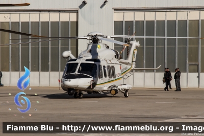 Agusta Westland AW139
Guardia di Finanza
Reparto Operativo Aereonavale
Volpe 402
Parole chiave: Agusta_Westland AW139 GF402