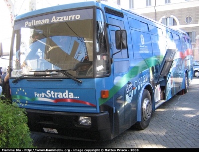 Iveco 370S
Polizia di Stato
"Pullman Azzurro 2"
Polizia B2408
Parole chiave: iveco 370 PoliziaB2408