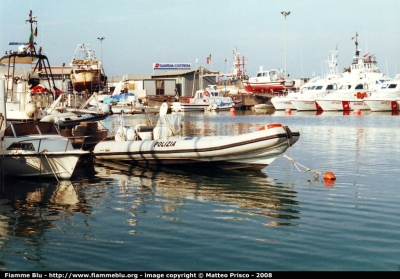 Gommone
Polizia di Stato
Parole chiave: gommone